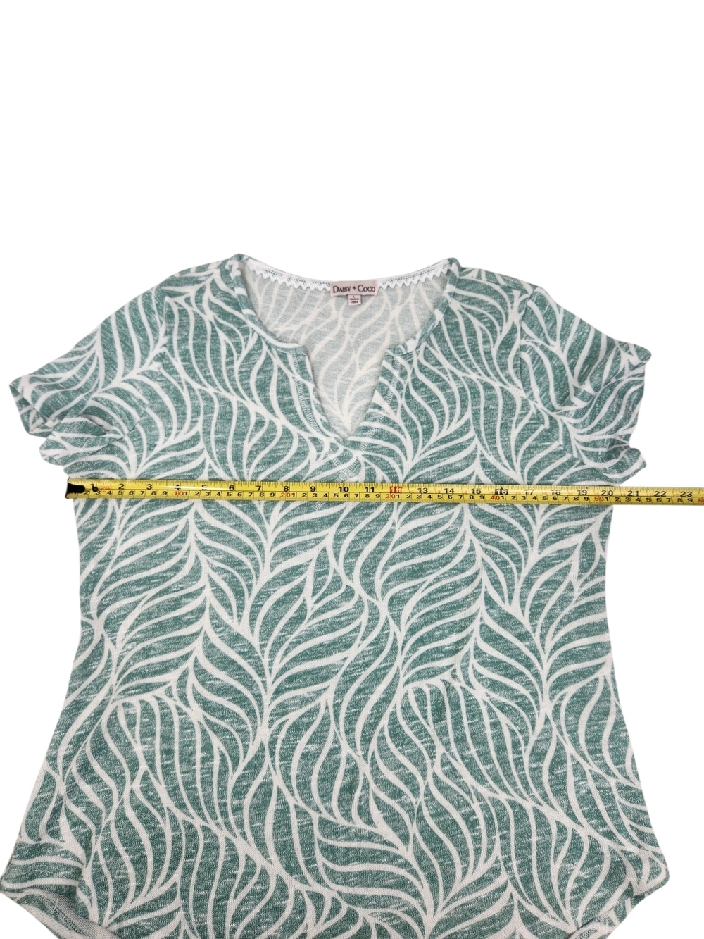 Daisy + Coco Green Leaf Print Notch Neck Top Size Large Casual Coastal Boho Knit - Picture 12 of 15